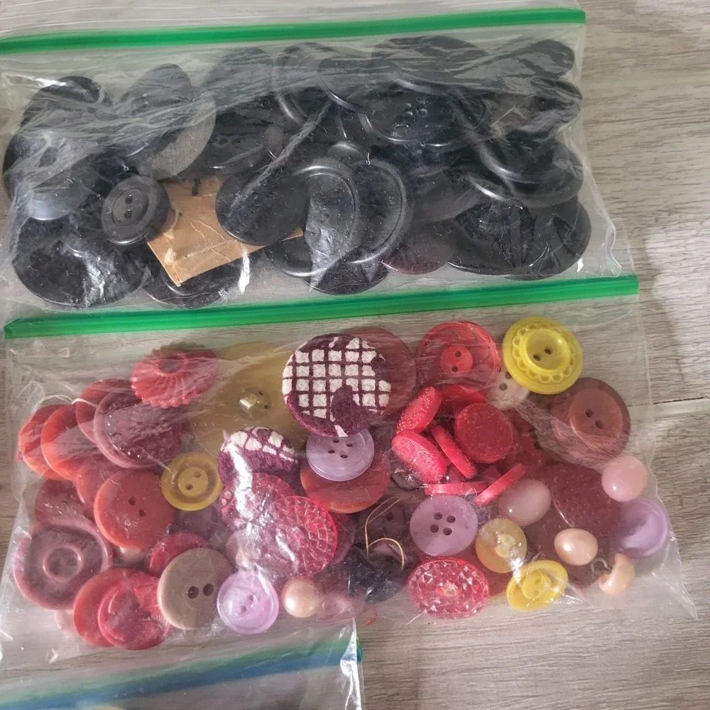 Big Lot Vintage To‎ Now Sewing Buttons Arts Crafts Multicolored